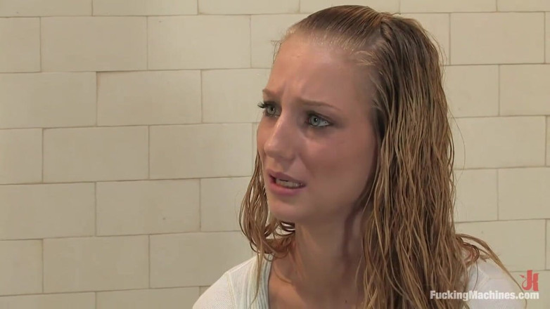 Fucking Machines by Kink: Vendredis filles amateur - Catrina