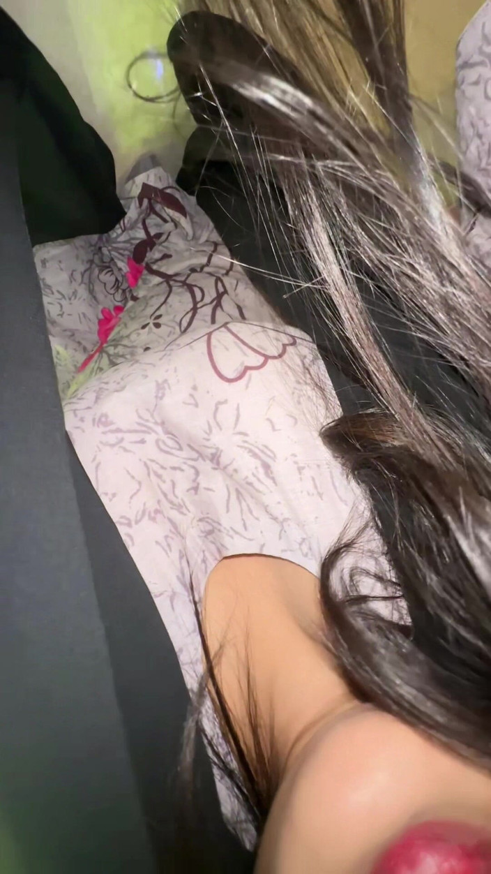 Your Boy's Cum: Возбужденная девушка чистит зубы после пойти на коллаж, потому что иногда назад она получила грубый трах от отчима