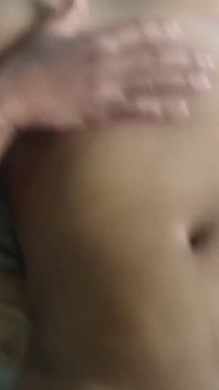 भारतीय गृहिणी की पति के दोस्तों द्वारा घर पर चुदाई - भारतीय धोखेबाज पत्नी