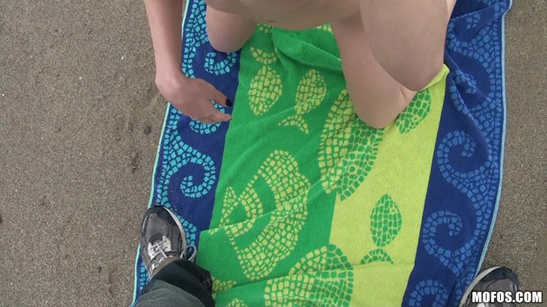 Pervs on Patrol: Pervs op patrouille - Jeanie Marie Sulivan naakt op het strand...