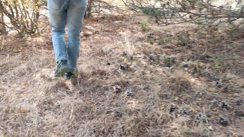 Miodelka: Sehr riskant, pissende zusammenstellung im wald