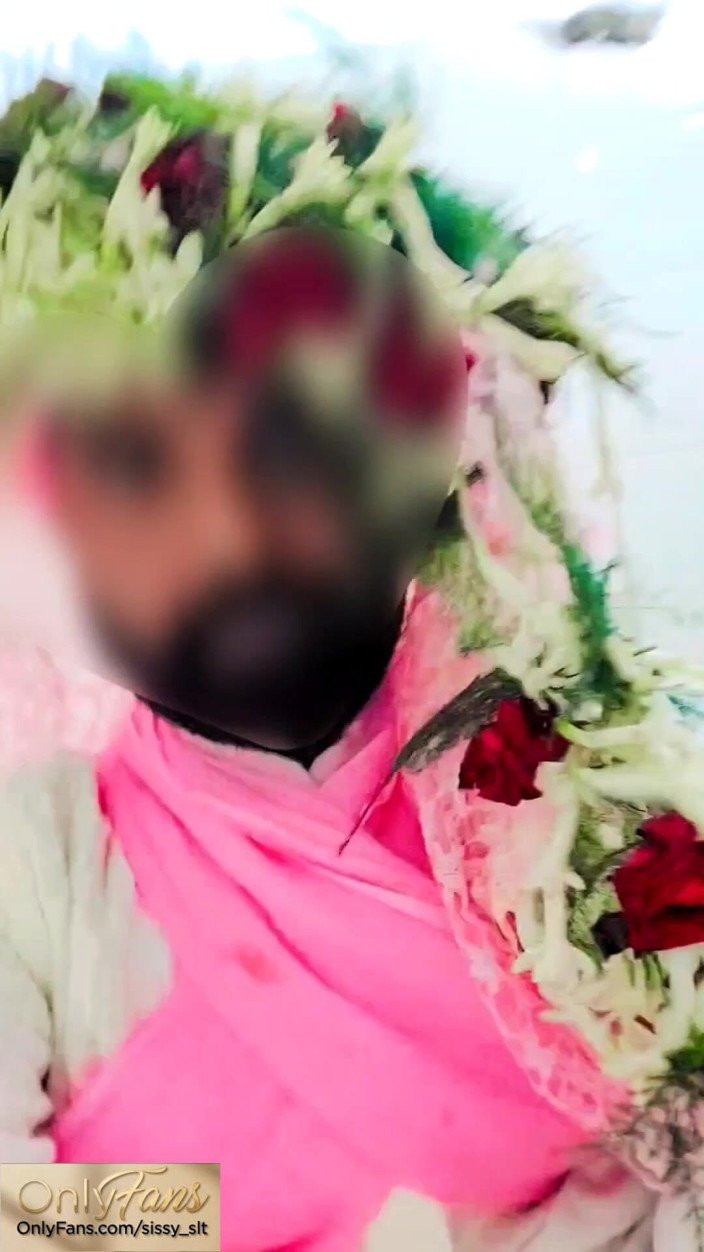 Sissy Bisexual: Une tapette devient marié et va se marier