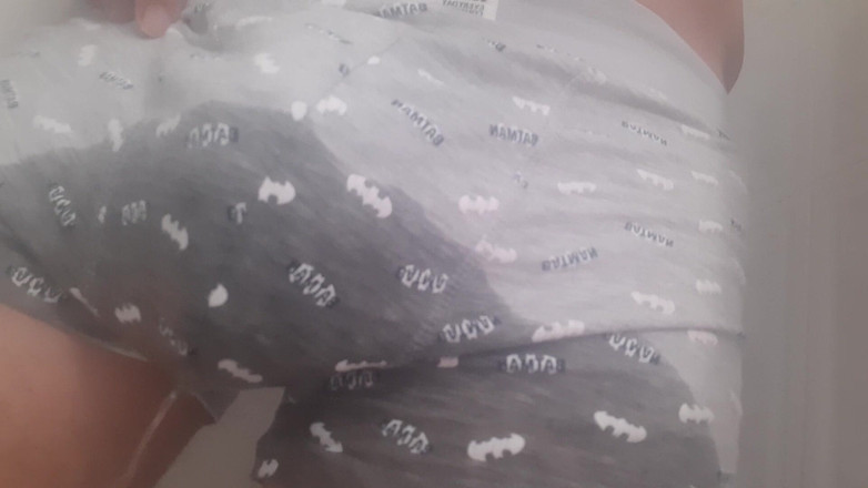 Orinadas_jmv54: 浴室小便穿着内裤