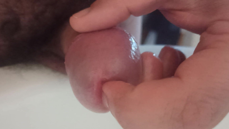 Kinky Guy: Xixi de manhã, tente inserir meu dedo no buraco