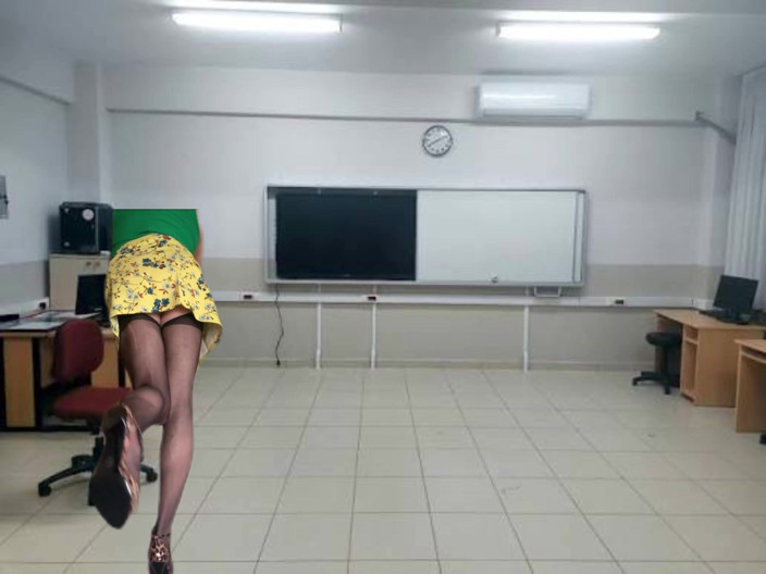 cd_aysemmm: Eu não posso me concentrar na lição que meu professor é...