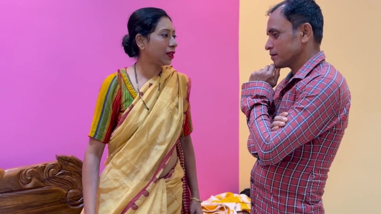 Indian porno creator: Sexy skutečná zralá bengálská bhabhi s velkým zadkem si užívá...