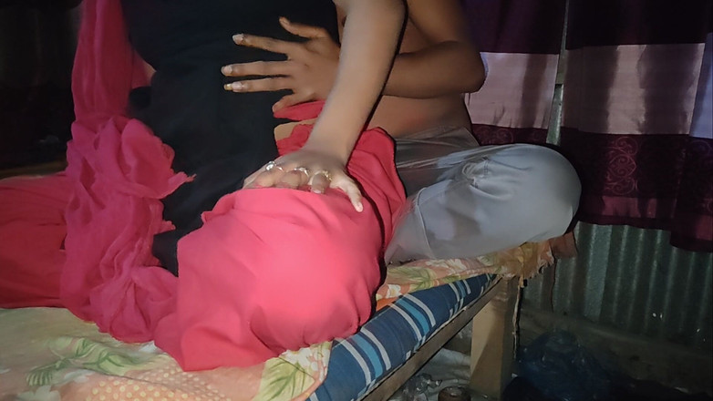 Rozi: शौकिया जोड़ा देर रात रोमांटिक सेक्स कर रहा है