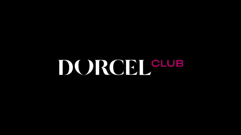 Dorcel Club: Dreier mit 2 vollbusigen brünetten