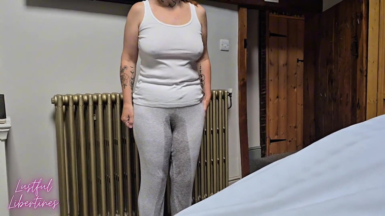 Lustful Libertines: 同僚の目の前で屈辱的な濡れ