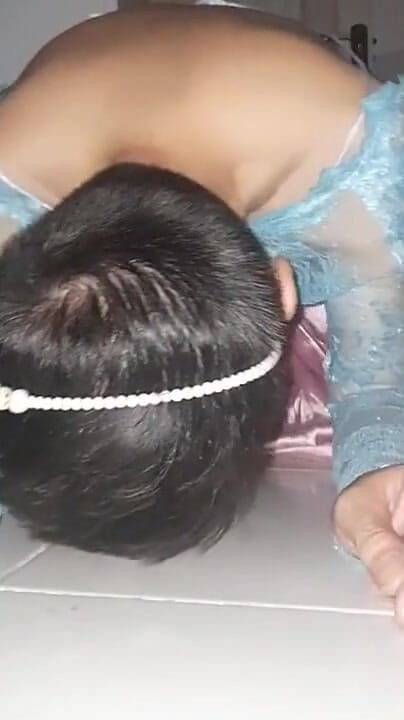 Asian Crossdresser Satin National Gown Cum Pleasure (Naomisinka)