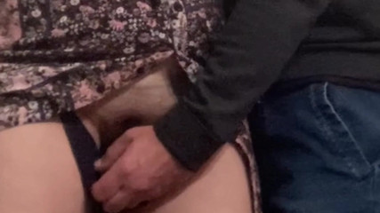 PriyaNaavya: Páni!!! Cizinec chlápek si třel moji kundičku ve vlaku