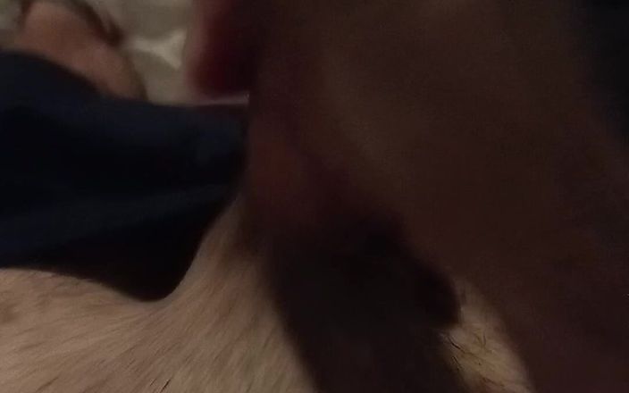 DuffyFuck: Un garçon solo se masturbe seul dans sa chambre