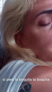 Me follo a una cliente tetona milf en el vivero para comprar plantas y ella me hace sexo