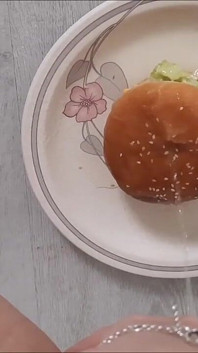 Mein Leckerer Saftiger Pipi-burger!!!