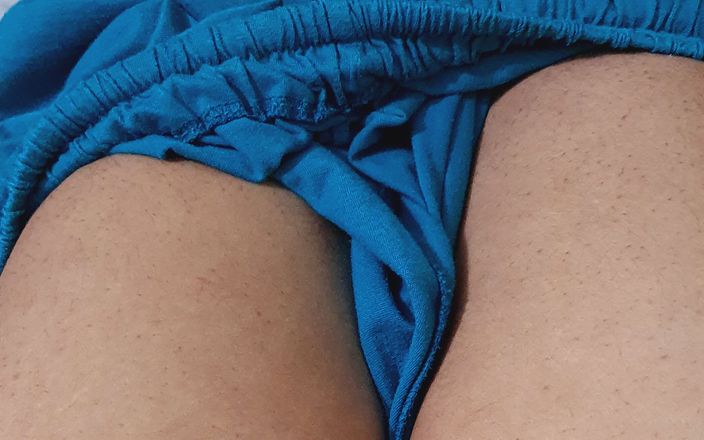 Angela Teen: 쪼이는 보지를 문지르는 처녀 보지, 귀여운 작은 보지