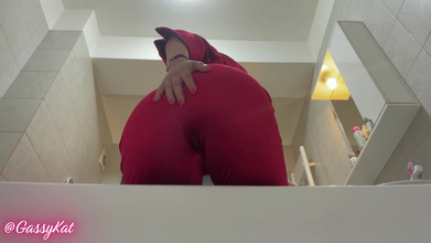 GassyKat: Cayendo pedos sobre ti