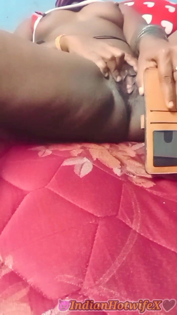 RenuRaj: 인도 타밀 밀프 Renu의 큰 흑인 후장, 젖탱이와 핑거링 보지 따먹기 황소 라이브 콜: Pt 3! 인도 핫와이프