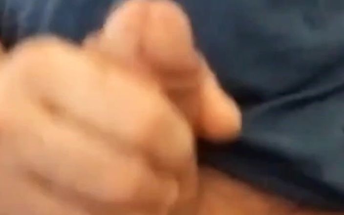 Beegjohn69: Crot sperma layaknya air mancur dengan semi besar