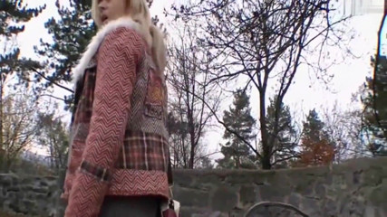 Nylon MILFS: 与肮脏的熟女的户外性爱