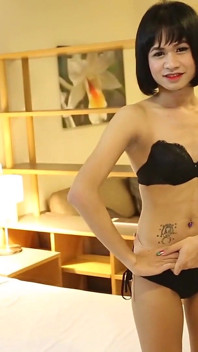 Ladyboystar - สาวสองผมสั้น มาเล่นกับควยใหญ่ของเธอกันเถอะ