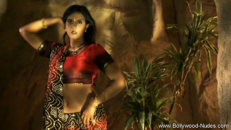 Bollywood Nudes: Kadının gizemli erotik doğası