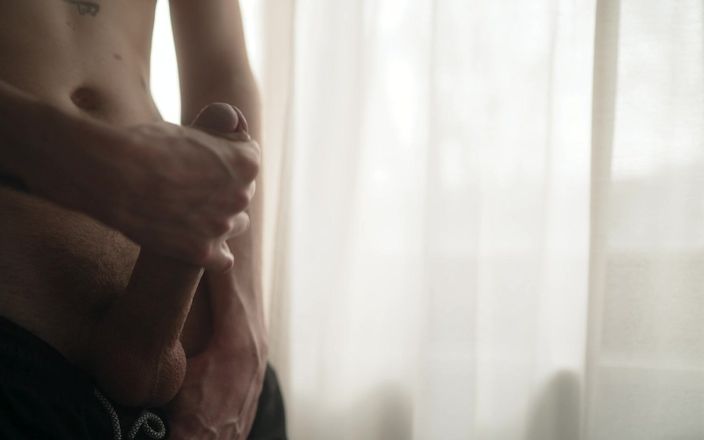 CedricDickery: ワークアウト後に自慰行為をするムラムラした男 - 男性のうめき声と大きな射精
