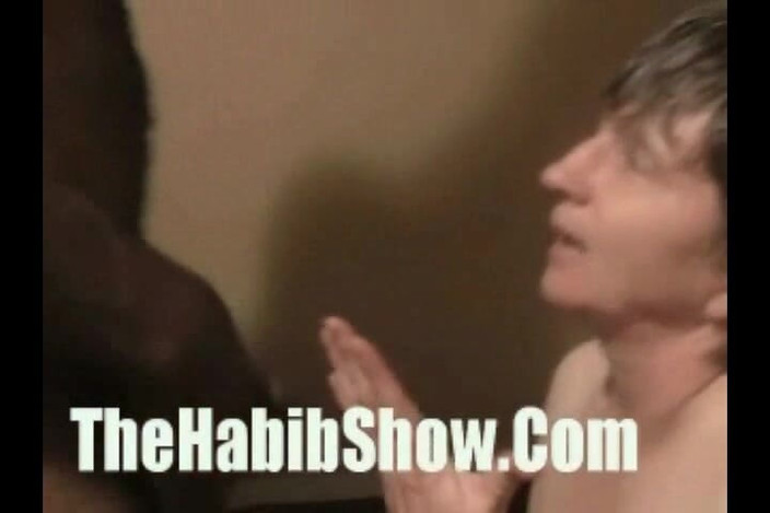The Habib Show: Tupac šuká bílé hůlky v prádelně