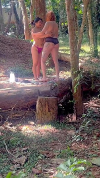 Wifebucket Amateurs - Iubita mea și iubita ei fac trucuri pe pula mea