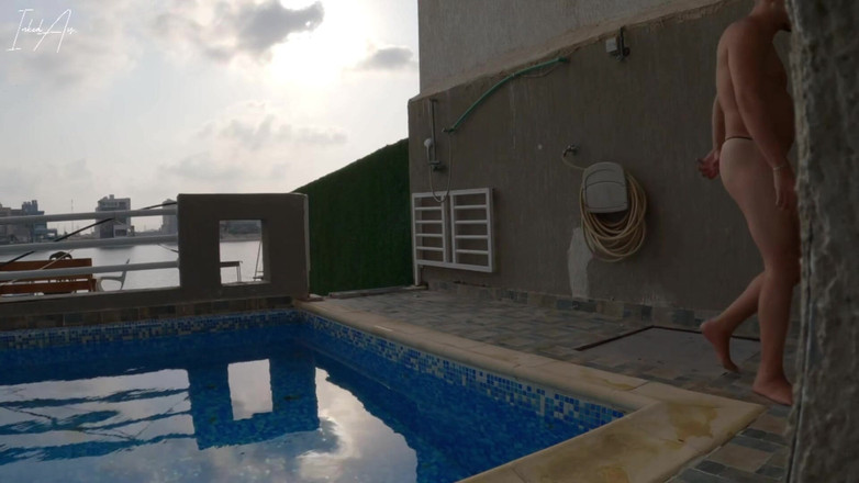 Inkdass: - 공공 장소에서 알몸으로 순항하는 아랍 쿠웨이트 노출증