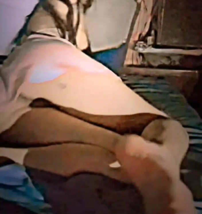 Axel R: お尻にディルドを入れるガールフレンド