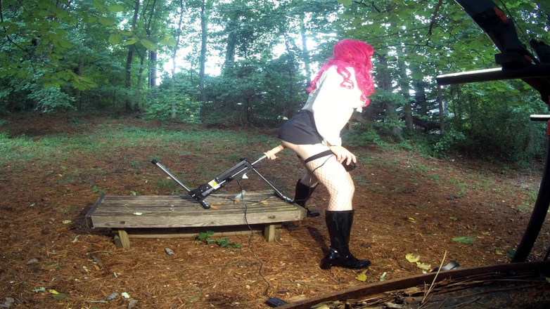 Jon Screcrow: くそったれ機械が女装者を略奪する