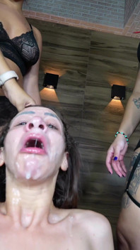 Penguasaan ludah lesbian menelan 4 awek teratas dan liter ludah terbaik
