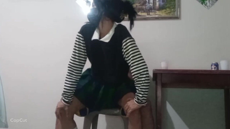 Sofixxx: リトル・ラティーナの大学生が放課後に官能的なダンスで先生を誘惑