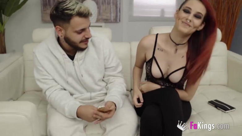 FAKings: Elle quitte sa femme en train de se faire baiser,...