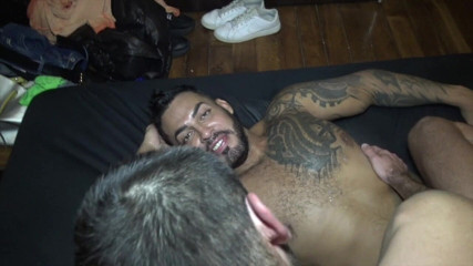 Bareback fun party Paris: Max Lava rauw geneukt door Viktor Rom ...