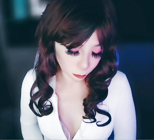Asian trans in sexy swimsuit waiting to be gangbang (Sophie yuki)
