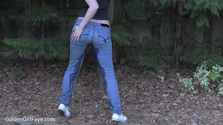 Her Kink UK: Jeans de jardín mojando