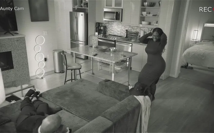 Dark Wet Dreemz: Caught Auntie Fuckin on the Security Cameras