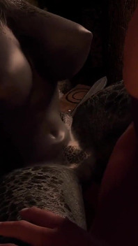 Şehvetli Argonlu hizmetçi bacaklarını açıyor: skyrim 3d porno parodi