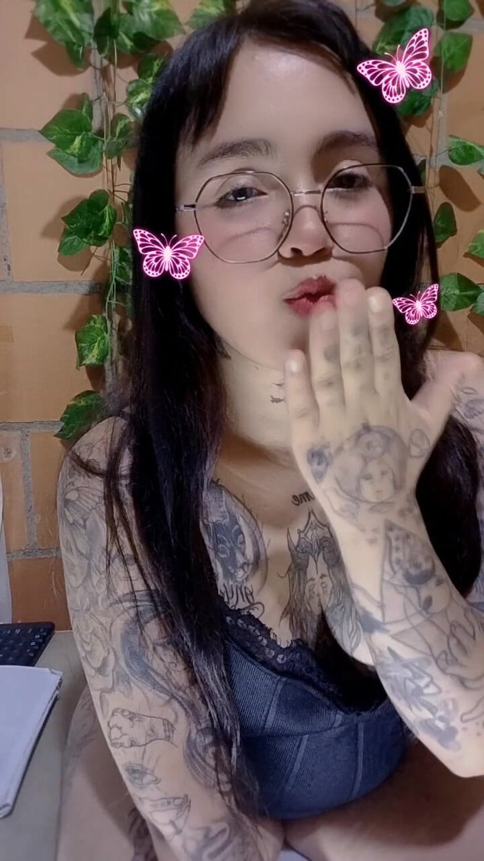 Dalyla: Une Colombienne se touche pendant que son beau-père se touche