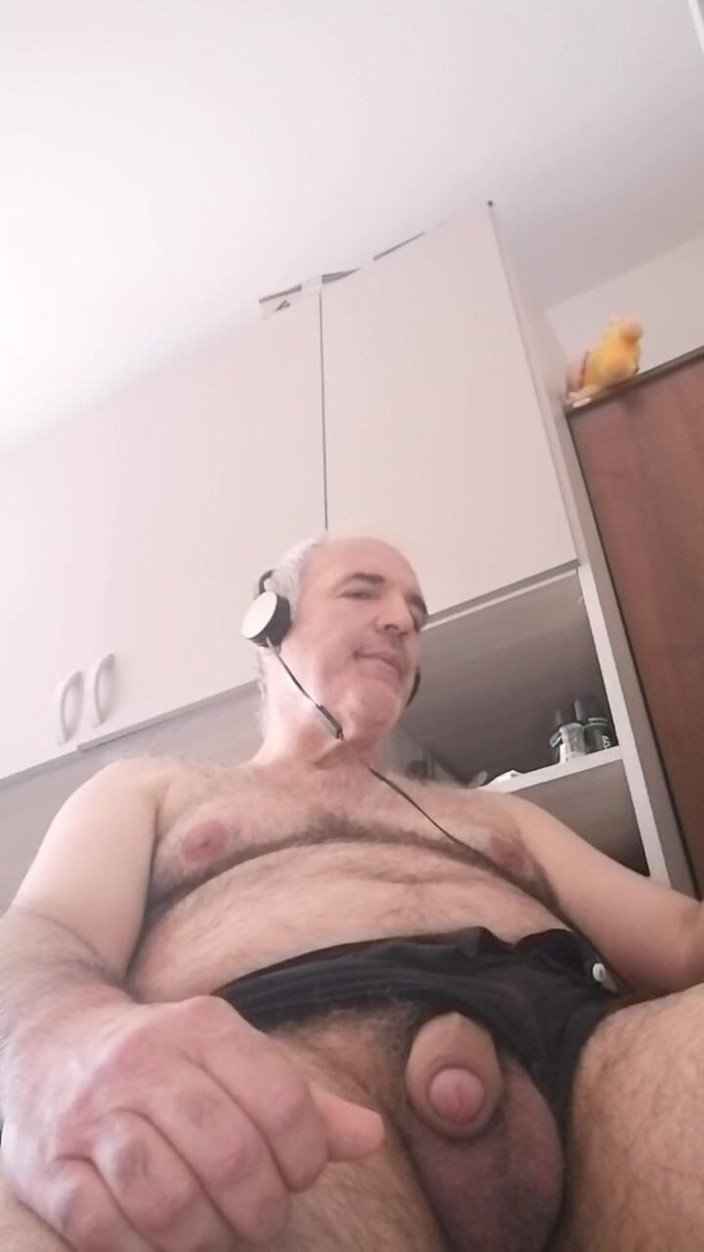 Setesesso7: Masturbuji si tvrdý penis a užívám si to jako prase,...