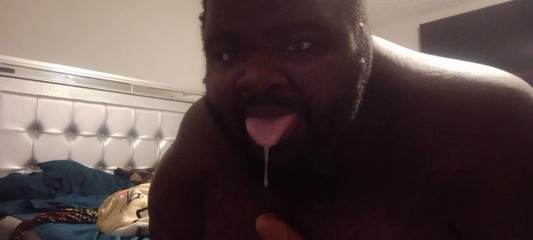 Andrew Adams: Teaser Post jsem saje dildo mezi mými prsy Poté, co...