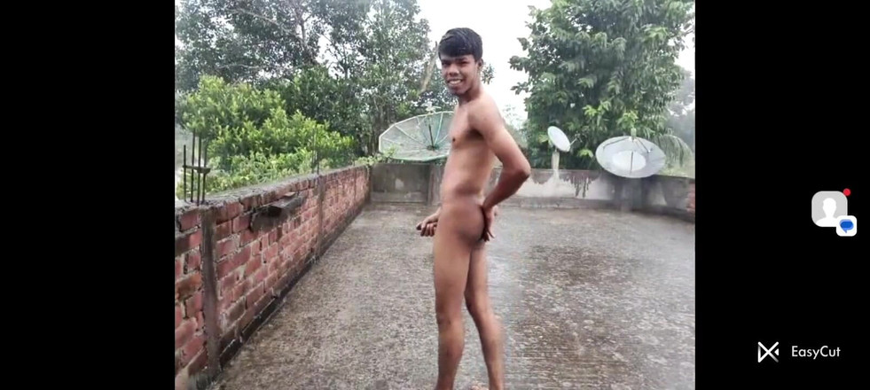 Home X Cum: 在雨中自慰，淋浴