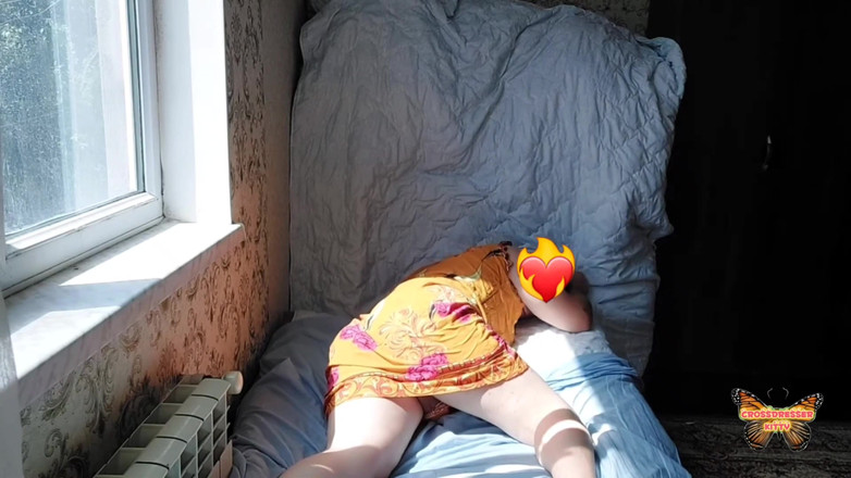 Kitty_Cross: ホットなブロンドぽっちゃり系熟女の若い男子大生は、20代半ばのホットなおばさんの女性のように見えます滑らかに歌う大きなお尻がきれいです