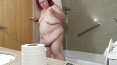 BBW nurse Vicki adventures with friends: Svlékání, čištění zuby a ano, holení!