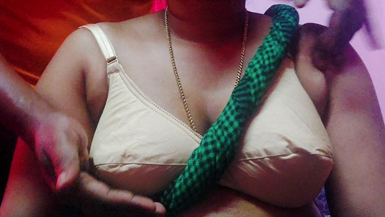 Desi Mohini: Mẹ kế Ấn Độ Mohini làm tình với anh kế