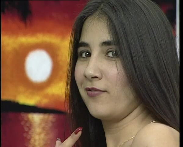 YOUR FIRST PORN: Haarige la teen latina Dana in di una lecca-la pelosa...