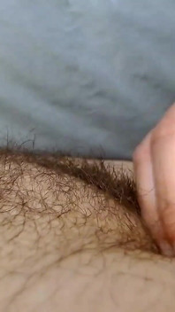 Abby Trims和剃了Ann的长头发