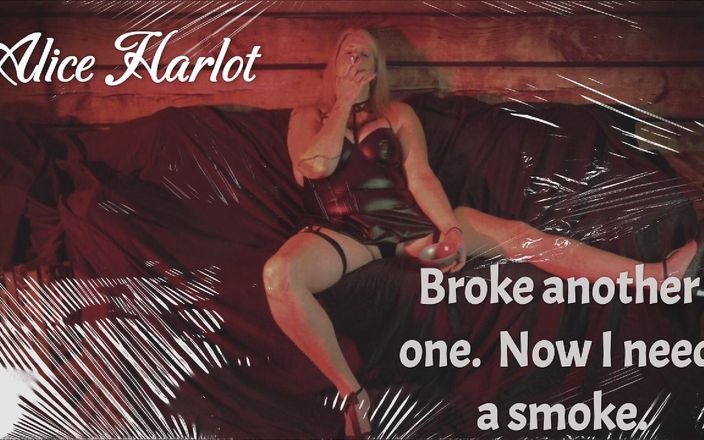 Alice Harlot: Palenie po sesji bdsm