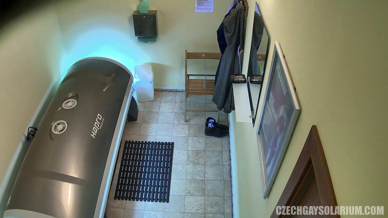 Czech Gay Solarium: チェコのゲイソラリウム35セクシースタッドのプライベートセッション